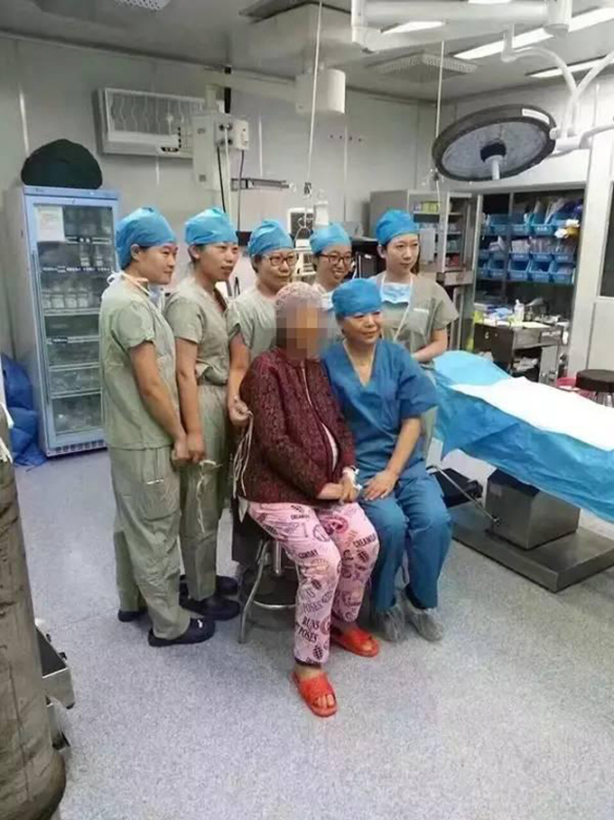 ¡Asombroso! Mujer de 64 años dio a luz a un bebé en China