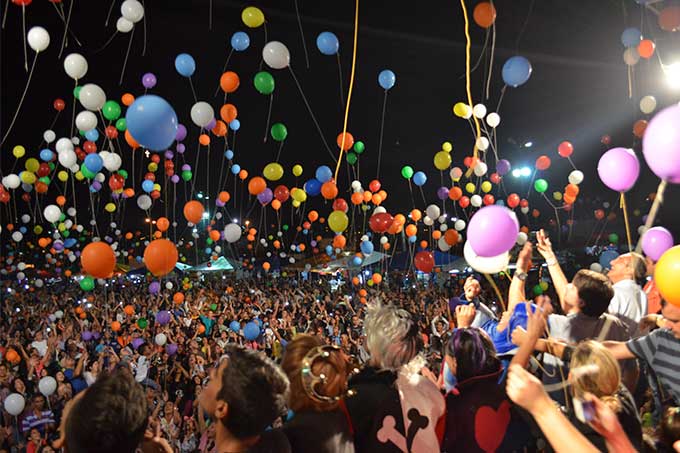 Bazar de San Diego culmina este miércoles con tradicionales globos del deseo