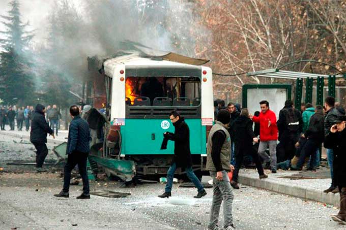Atentado en Turquía dejó un saldo de 13 militares muertos y 55 heridos