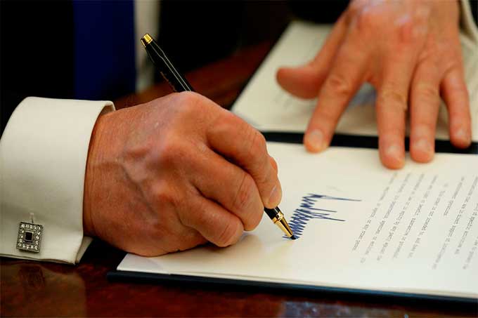 Trump firmó el decreto para la construcción del muro