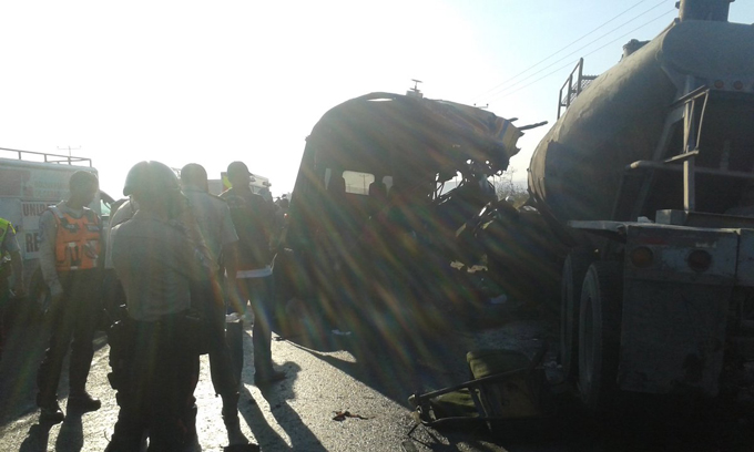 Al menos 16 muertos tras choque en autopista Güigüe- Valencia (+fotos)