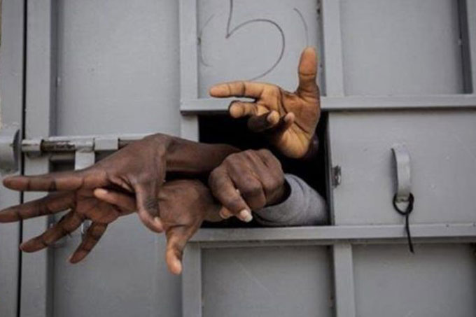 Trágico: 13 inmigrantes africanos mueren asfixiados en un contenedor