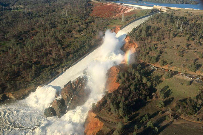¡OMG! Así fue el colapso de la presa de Oroville en EEUU (+videos)