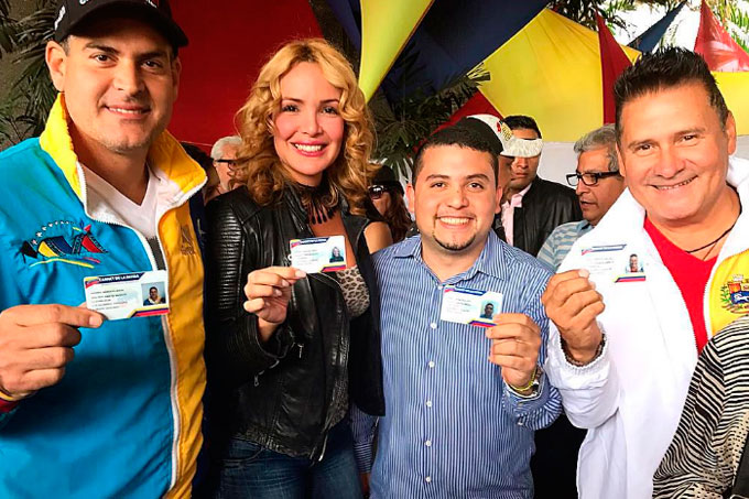 Artistas venezolanos también sacaron su carnet de la patria (+fotos)