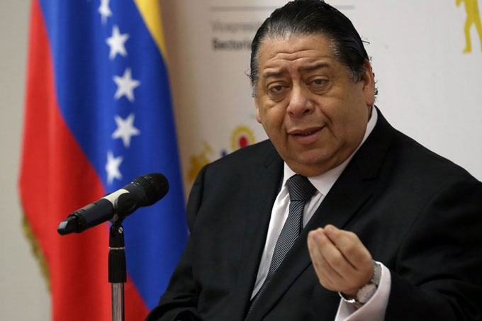 Hermann Escarrá aconsejará a Maduro no asistir a Perú