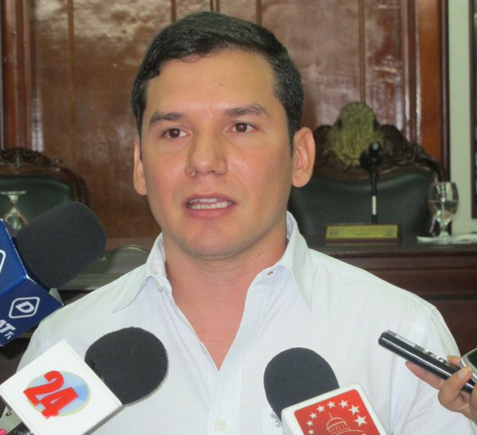 Julio Rivas calificó renuncia de dirigentes de Prove como traición