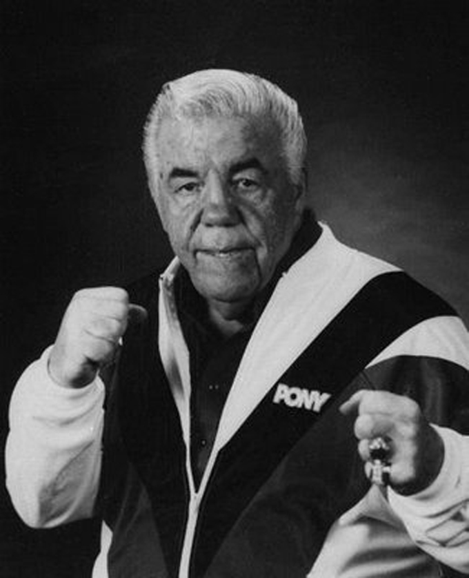 Leyenda del boxeo Lou Duva fallece a los 94 años de edad