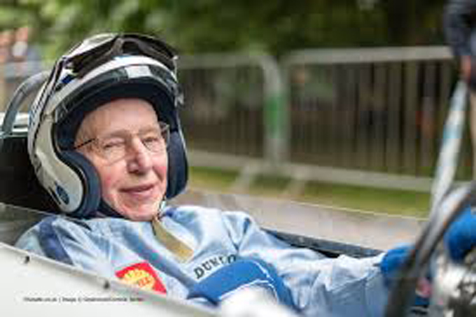 Fallece campeón de F1 y motociclismo John Surtees a los 83 años