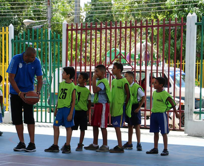 Jóvenes libertadorenses disfrutaron de clínica de baloncesto con Marinos de Anzoátegui