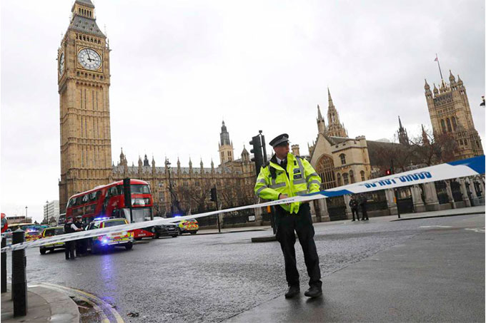 Ataque terrorista dejó al menos un muerto y varios heridos en Londres