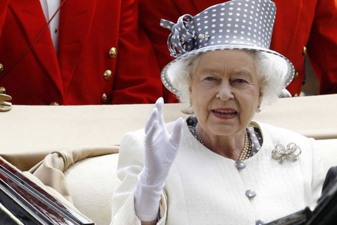 Reina Isabel II sancionó ley que activa la salida del Reino Unido de la UE