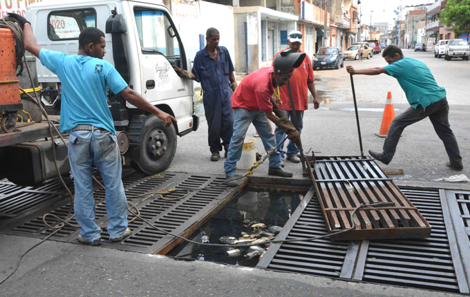 Alcaldía continúa labores de asfaltado en Puerto Cabello
