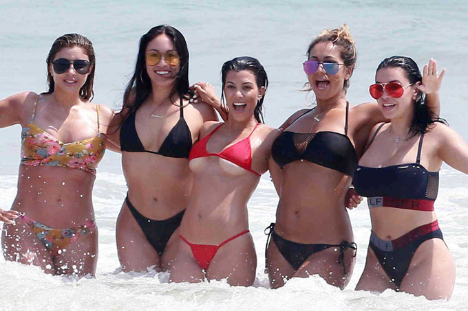 En fotos: ¡Cuerpazo! Kourtney Kardashian y su mini bikini en México