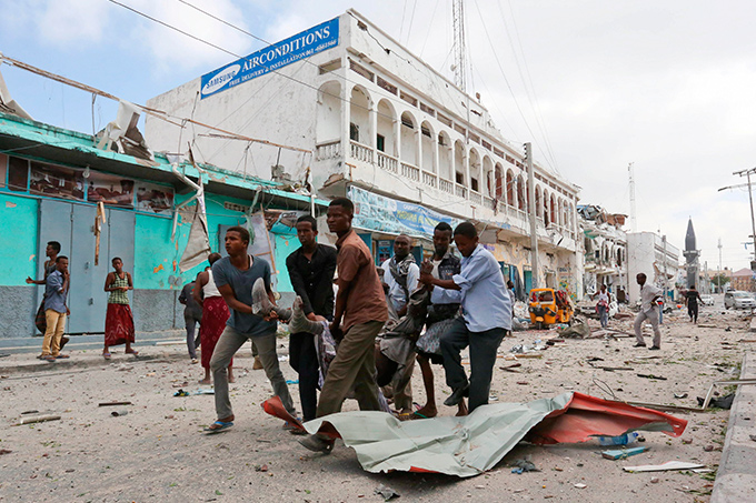 ¡Tragedia en Somalia! Decenas de muertos y heridos tras ataque suicida