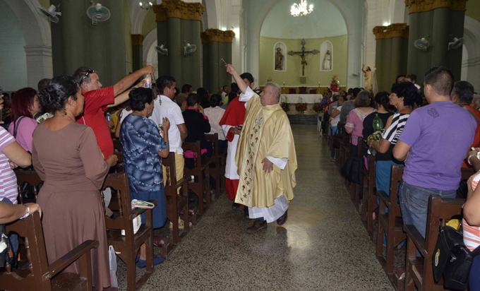 Guacareños celebraron Vigilia Pascual entre oraciones y cánticos