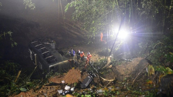 ¡Trágico! Fallecen 19 personas al volcar autobús en Birmania