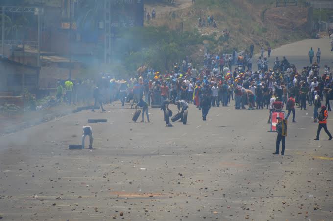 Grupos violentos de la oposición desacataron ruta de la MUD para marchar (+fotos)