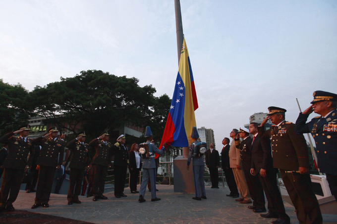 Con izada de la bandera comenzaron actos conmemorativos del 19 de abril