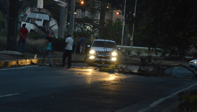 En fotos: opositores causaron destrozos en Redoma de Guaparo