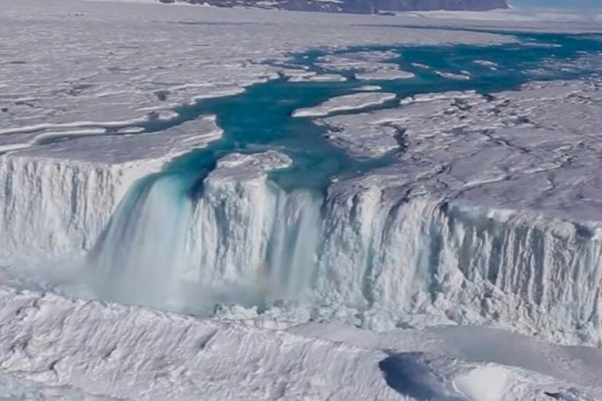 ¡Deshielo! Científicos observan con preocupación los lagos de la Antártida