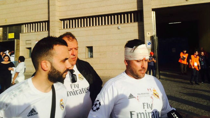 ¡Se formó la trifulca! 25 personas heridas previo al partido del Real Madrid – Atlético