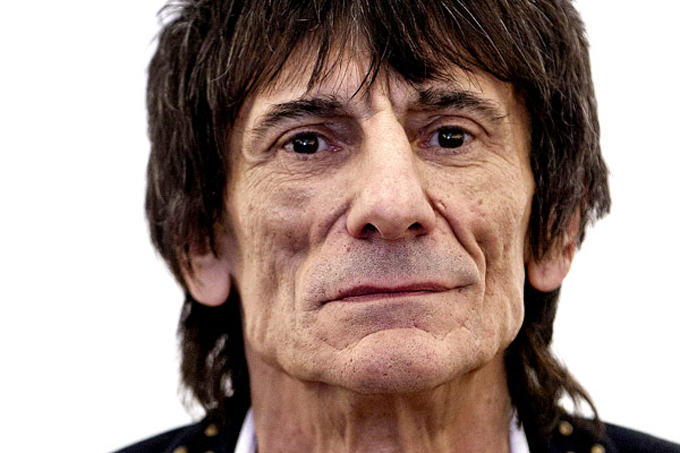 Ronnie Wood de Rolling Stones fue operado de un pulmón
