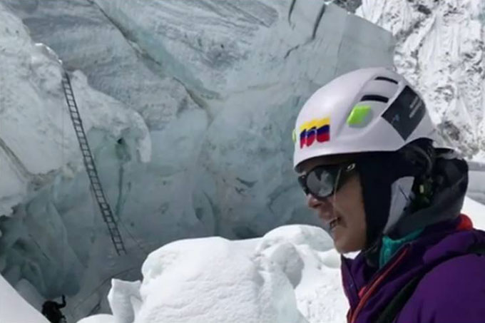 En fotos: mujer venezolana desafía las más bajas temperaturas del Everest
