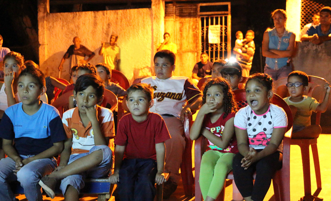 Alcaldía de Libertador llevó el programa “La Calle es el Cine” a la comunidad Barrera Norte