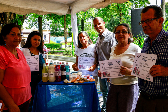 Alcaldía de Libertador entregó certificados a participantes de cursos socioproductivos