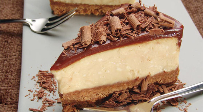 ¡Paso a paso! Torta de queso crema con baño de chocolate y base de galletas