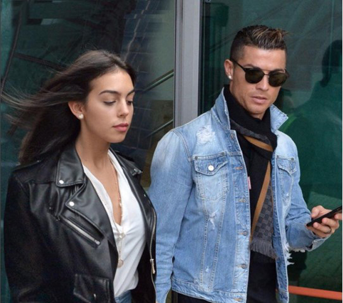 En fotos: Cristiano Ronaldo se lució con su novia en Ibiza
