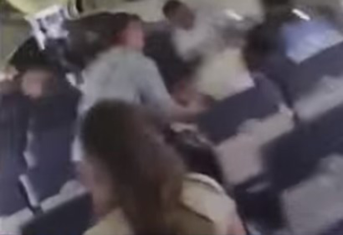 ¡Insólito! Pelea en avión de Southwest Airlines se vuelve viral
