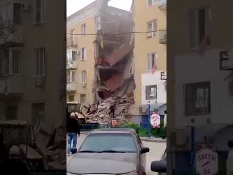 Derrumbe de edificio en Rusia deja al menos dos muertos