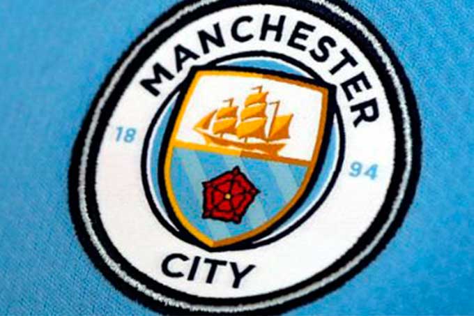 Manchester City presentó su nueva camiseta para la temporada 2017-18