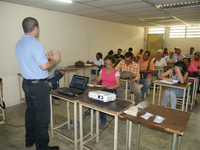 Productores agrícolas recibieron taller de control biológico de plagas