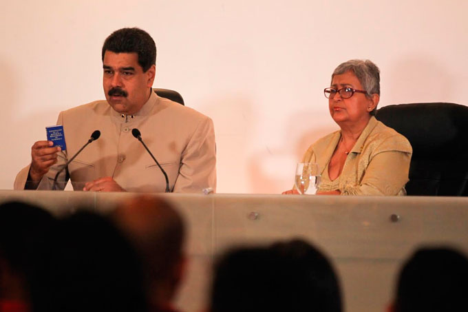 Presidente Maduro entregó convocatoria Constituyente ante CNE