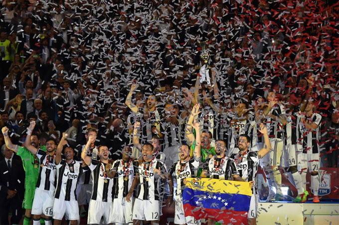 ¡Orgullo criollo! Tomás Rincón alzó la primera Copa con Juventus (+video)