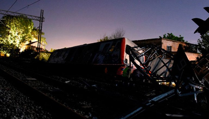 ¡Trágico! Al menos 4 muertos dejó accidente de tren en Grecia
