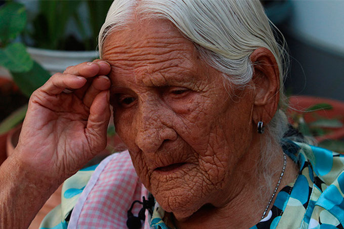 ¡El colmo! Mexicana no recibe pensión por ser «demasiado vieja»