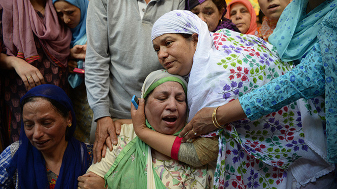 Murió policía en India tras recibir fuerte golpiza en una mezquita