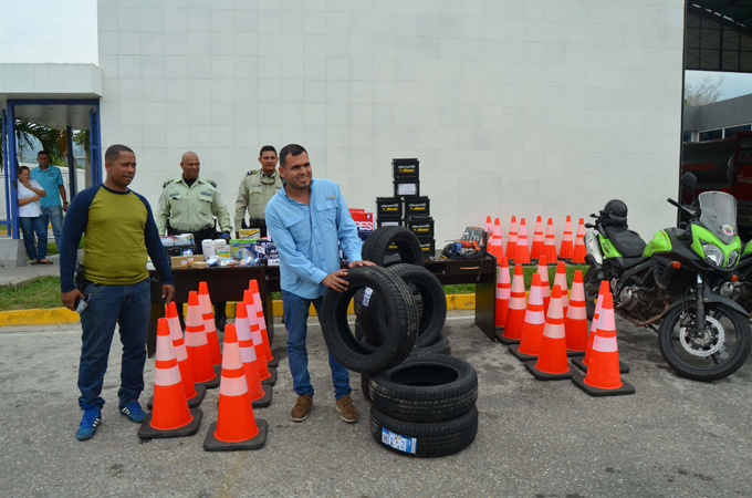 Gerardo Sánchez dotó de equipos y herramientas al Cuerpo de PoliGuacara   