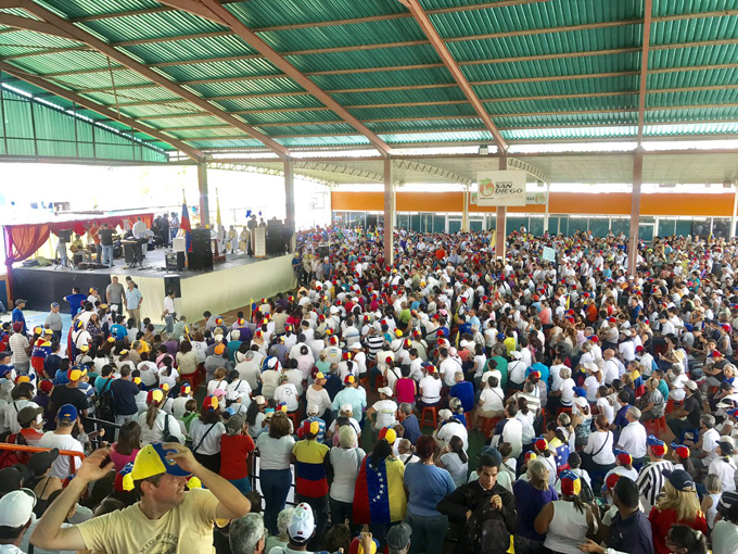 Oraciones se elevaron en jornada por paz de Venezuela