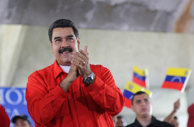 Presidente Nicolás Maduro felicitó a los padres en su día