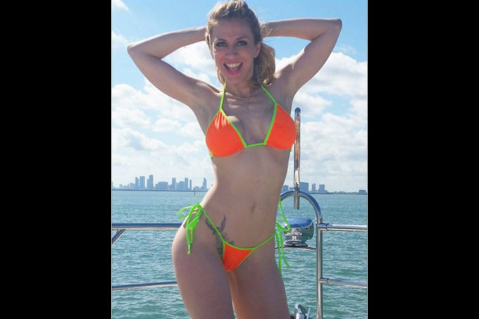 ¡En bikini! Cantante Noelia calentó Instagram al dejar ver su atrevido tatuaje