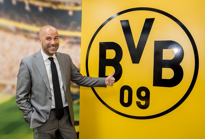 Borussia Dortmund presentó a su nuevo entrenador para la 2017-18