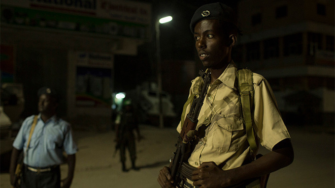 ¡Trágico! 20 personas son tomadas como rehenes en Somalia