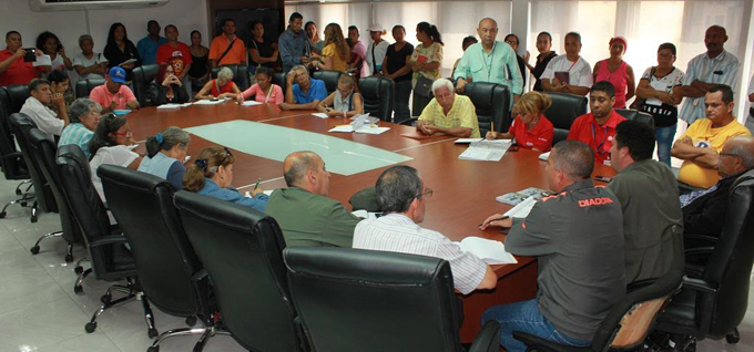 Concejales de Valencia proponen plan para regular cobro exagerado del gas