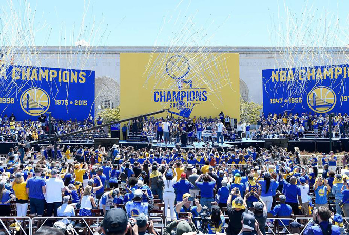 En fotos: así celebró Warriors el título de la NBA con sus fanáticos
