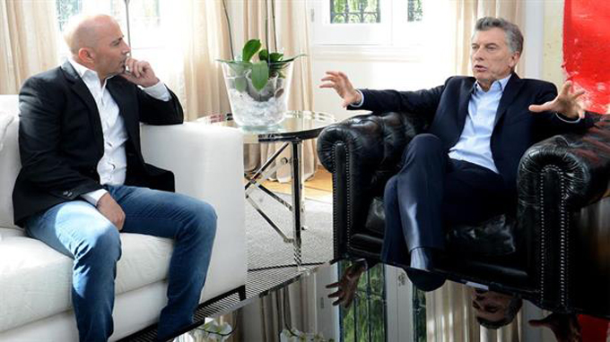 Jorge Sampaoli visitó al presidente de Argentina Mauricio Macri