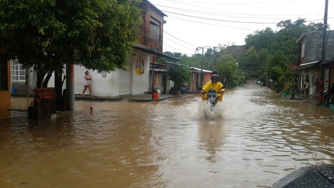 Torrenciales lluvias dejan a tres mil damnificados en Colombia